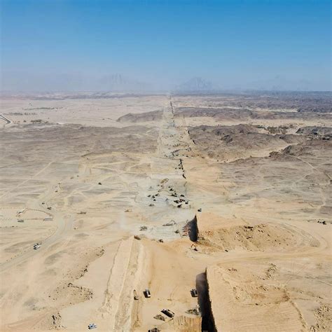 100 mile long city